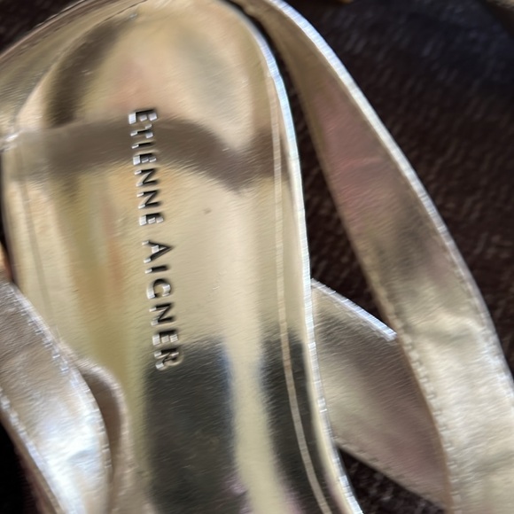 Etienne Aigner Gold Floral Sandals Size 7 - Picture 2 of 6
